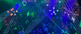 Fullt ös på premiären när Saluhallen i Motala öppnade för show