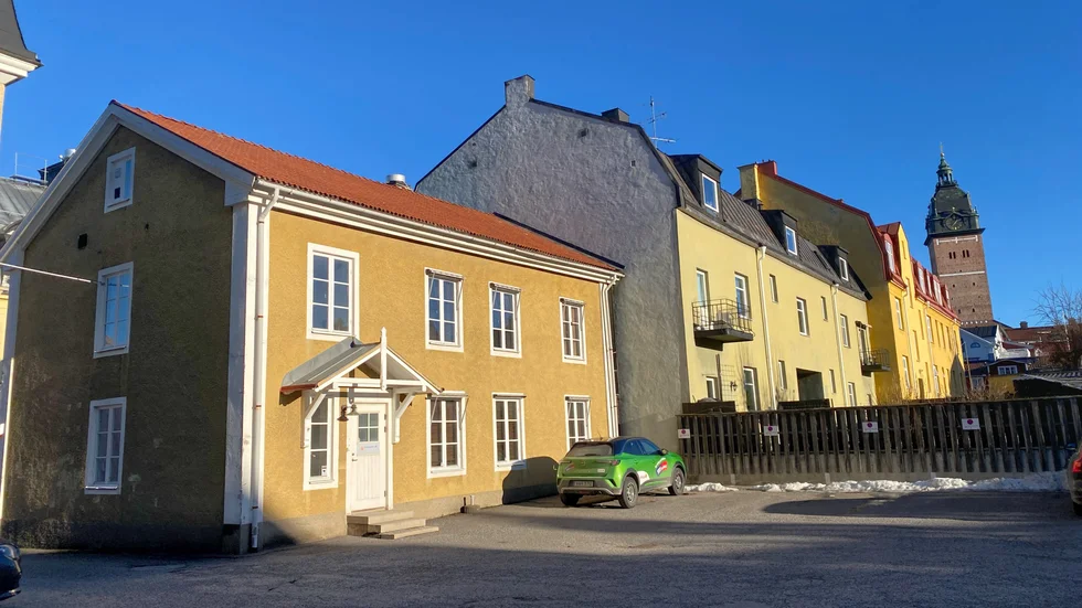 Levagruppen har sitt huvudkontor i centrala Strängnäs och här bedrivs också, enligt företagets hemsida, en så kallad laro-mottagning för missbrukare.