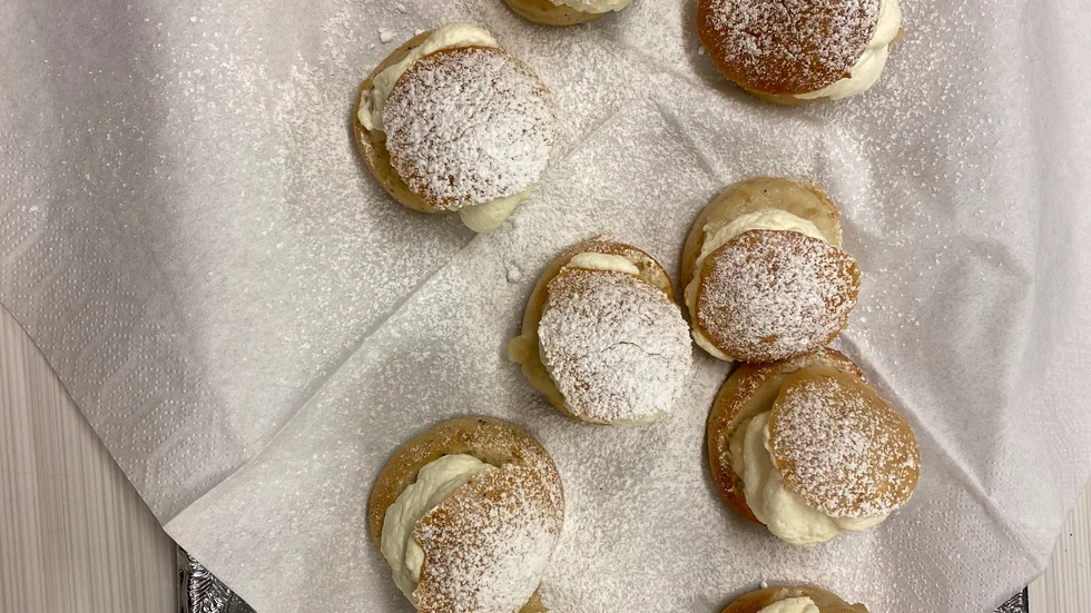 Efter årsmötet avnjöts semlor och kaffe.