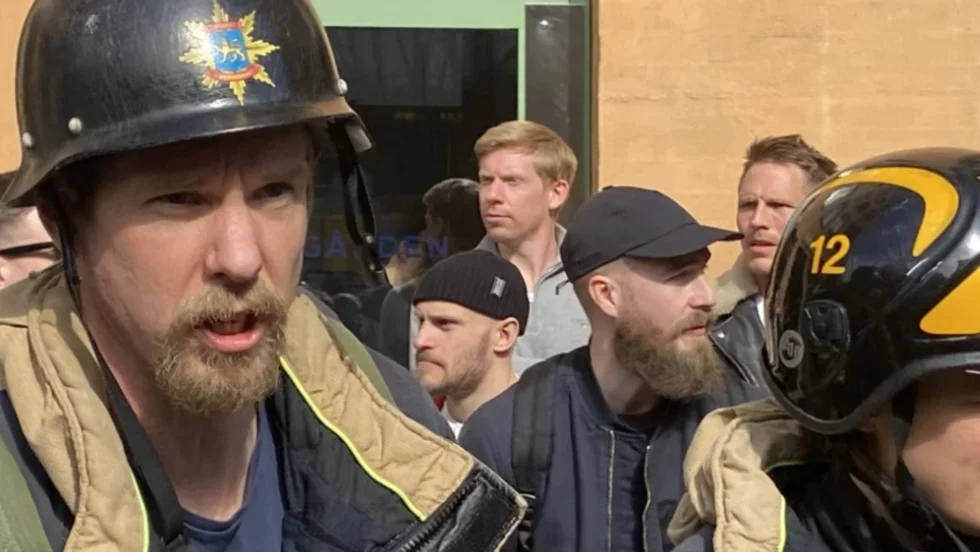 John Lannergren Wallén huvudskyddsombud för brandmän i Uppsala län är besviken på att de krångliga dispenserna inte togs bort. I april demonstrerade 400 brandmän mot detta i Stockholm. De säger att många brandmän inte kommer få ihop sin vardag med barn och familj.
