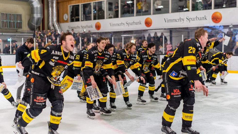 Hockeyallsvenskan nästa! VH krossade Halmstad i den sista omgången och knep förstaplatsen i kvalserien före Hudiksvall och Kristianstad.