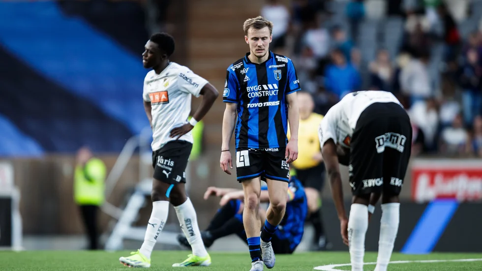 Melker Heier deppar efter förlusten mot Häcken. 