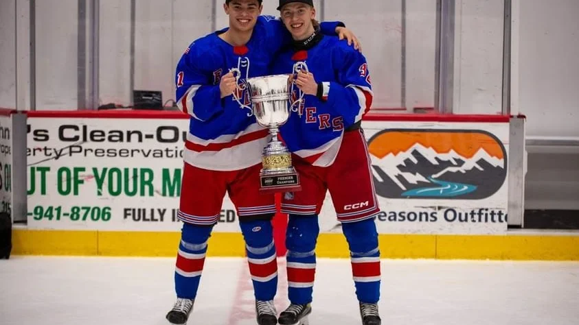 Nils Björk och Alexander Bodén firar efter att ha vunnit nationella mästerskapen i USA.