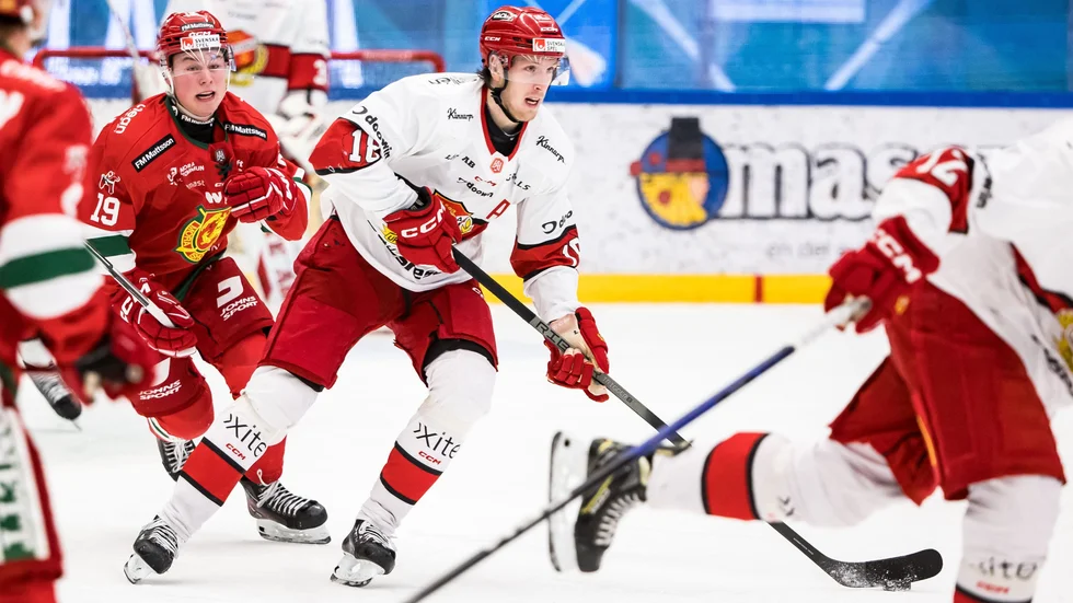 Jacob Svensson erbjuds inget nytt kontrakt i Almtuna och får nu leta ny klubb. De senaste två säsongerna har han varit assisterande lagkapten.