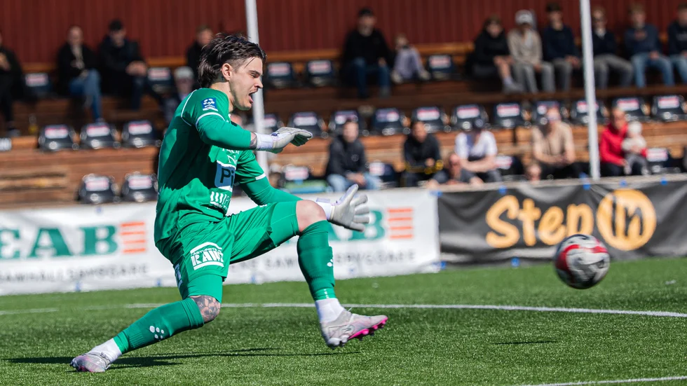 Filip Eriksson förlänger kontraktet med Piteå IF över 2025.