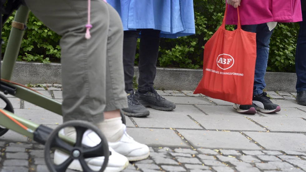 Alldeles för ofta glöms folkbildningen och studieförbunden bort när vi talar om hela Sveriges möjlighet att leva och blomstra, skriver debattörerna.
