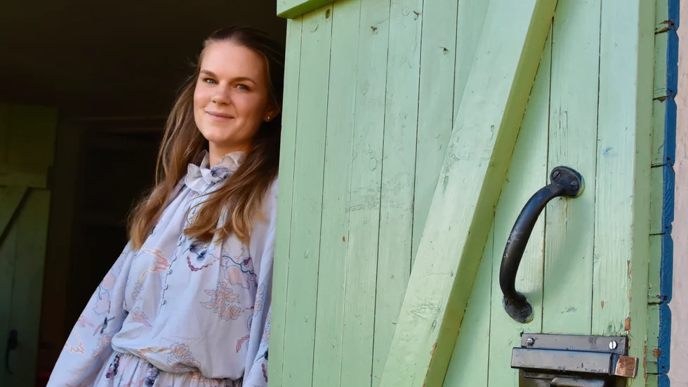 Ida Lago öppnar loppis i huset där det tidigare låg en gårdskrog. Premiär blir det under Östgötadagarna 7-8 september.