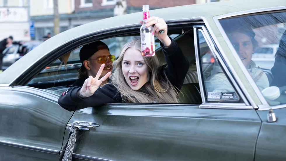 Under lördagskvällen gick årets första cruising av stapeln och många kom från både Piteå och andra orter för att festa, umgås och åka raggen.