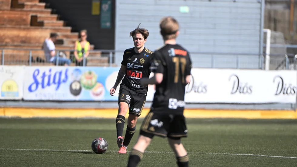 Alex Åman lämnar Skellefteå FF och flyttar söderut.