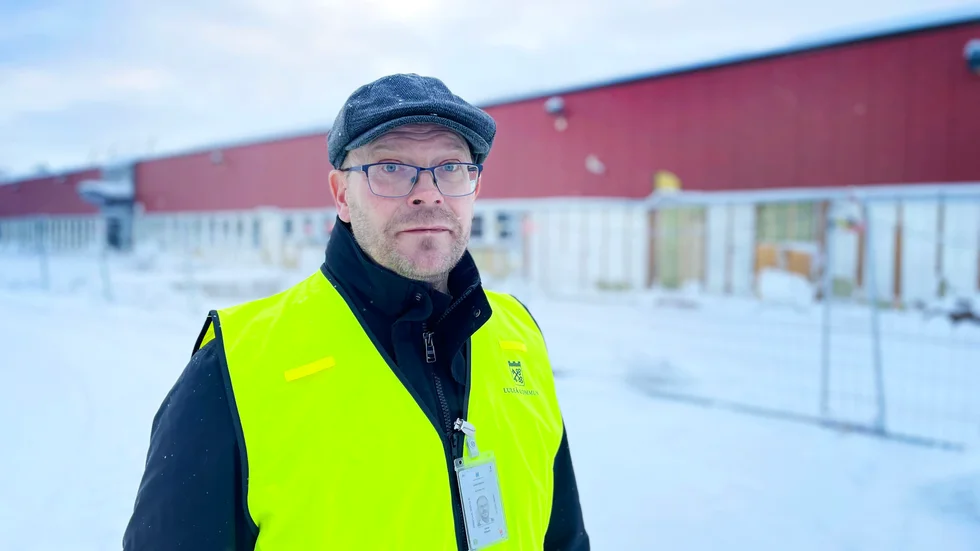Jonas Nilsson säger att det är livsfarligt och framförallt förbjudet att vistas innanför avspärrningarna.
