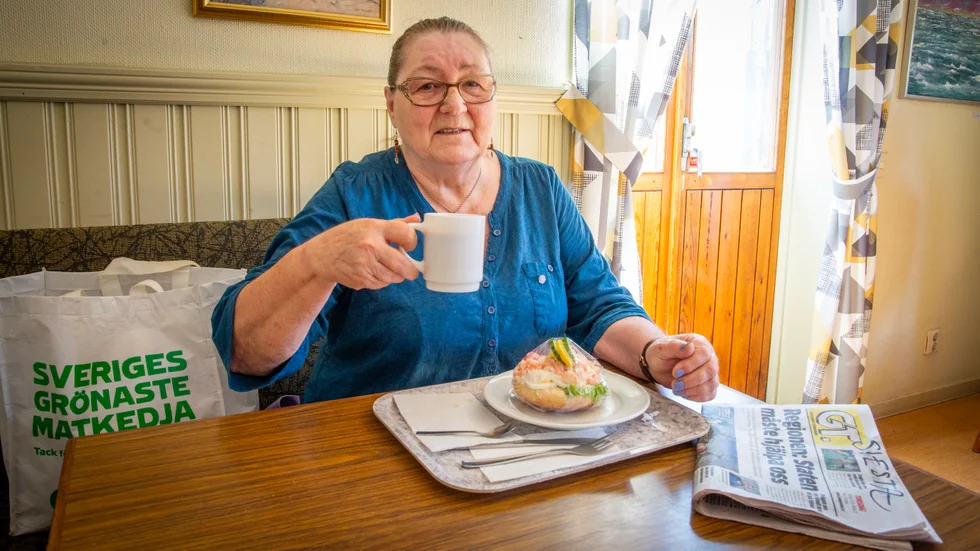 Ann-Margret Ortlieb Atlinger fikar alltid på eftermiddagarna, men väljer ofta bort klucku tei-fikat nu för tiden. ”14.30, då är det fika”, säger hon. 