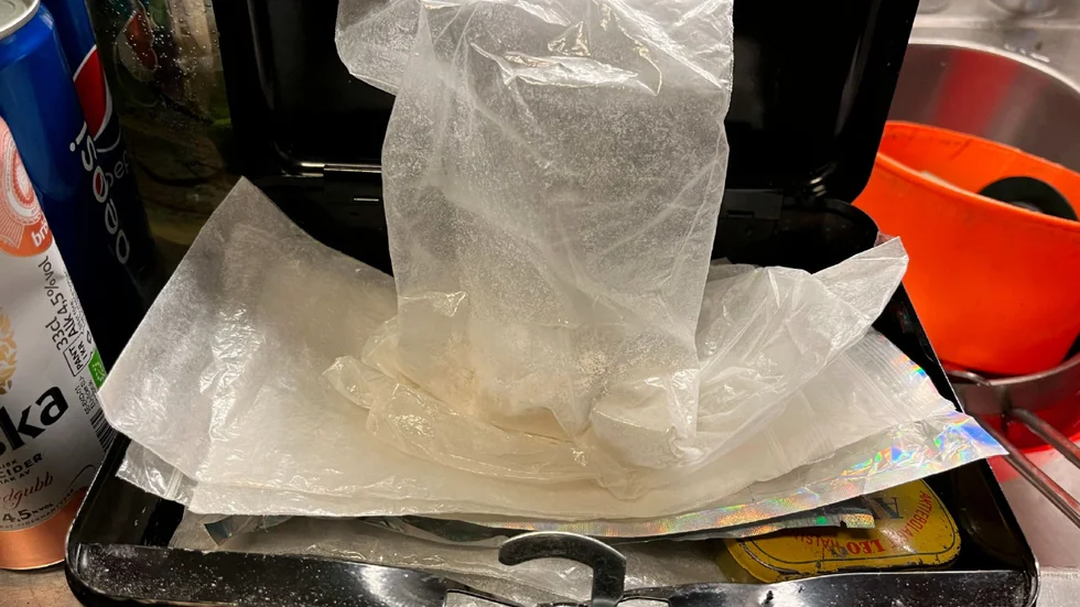 Den 12 februari i år hittade polisen drygt 30 gram amfetamin på ett stödboende i Linköping. (Bilden är hämtad ur förundersökningen.)