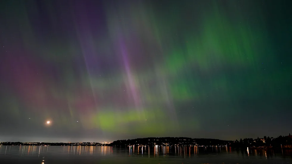 Norrsken över Lake Washington i västra USA natten mellan 10 och 11 maj.