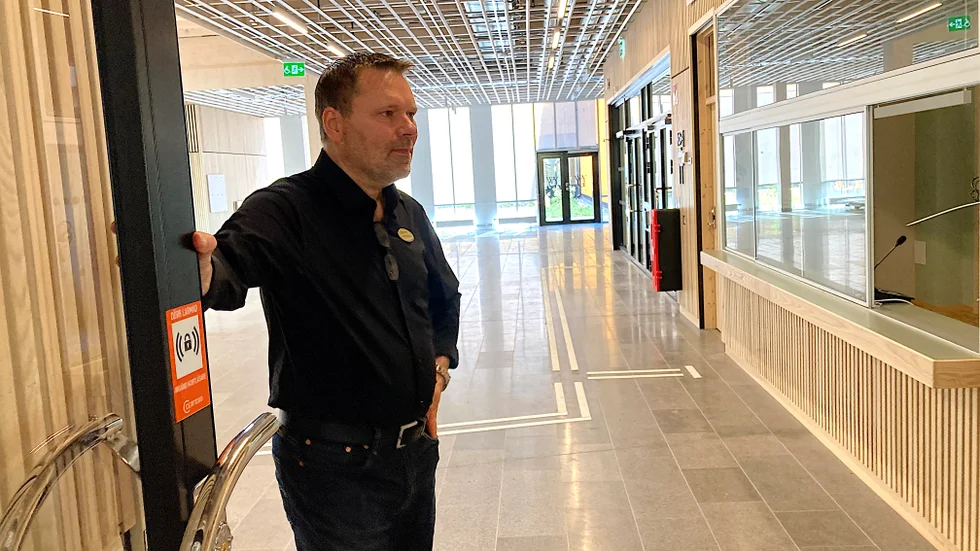 Rektor Daniel Hellström ville öppna dörren till ett nytt sätt till gymnasiestudier för elever inom autismspektrumet. Men dörren stängs av Skolinspektionen.