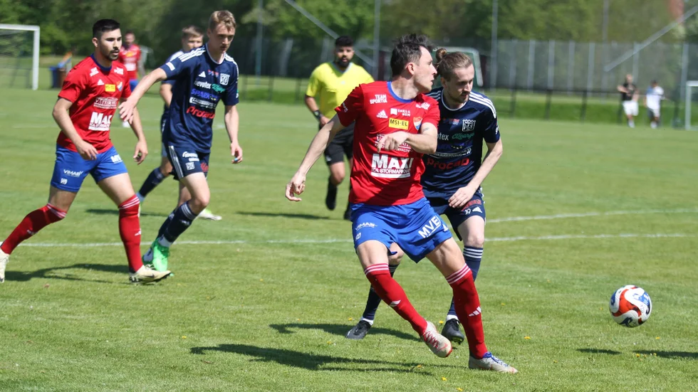Renato Rako, som förutom att spela även är assisterande tränare, anförde Borens IK mot Nässjö FF. Boren gjorde 1-0, men Nässjö kvitterade på stopptid och bara en poäng till Motalalaget i division 3-serien.