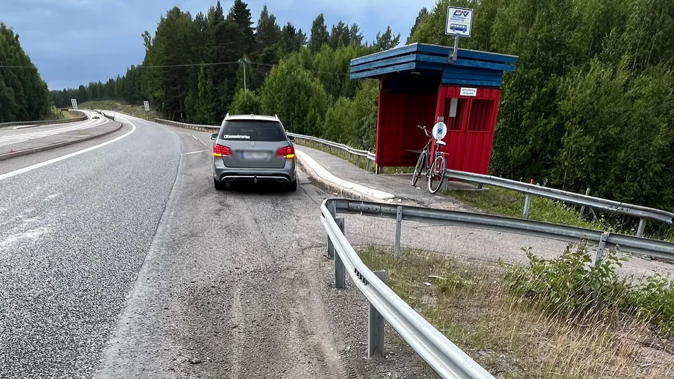 16.30 larmades polisen om en olycka efter E4:an.