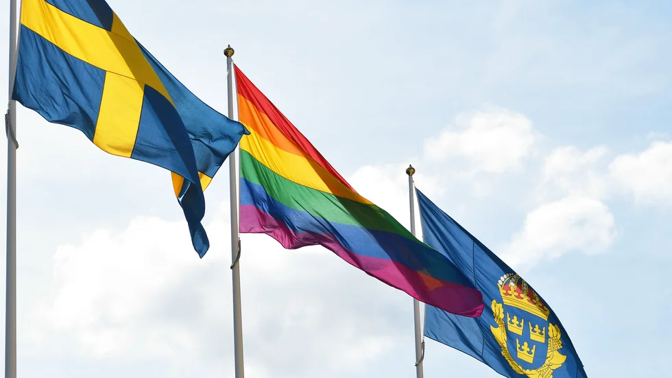 Öppet. Men hur hög grad gäller den svenska öppenheten och acceptansen homosexuella människor som söker skydd från förföljelse i sina hemländer?