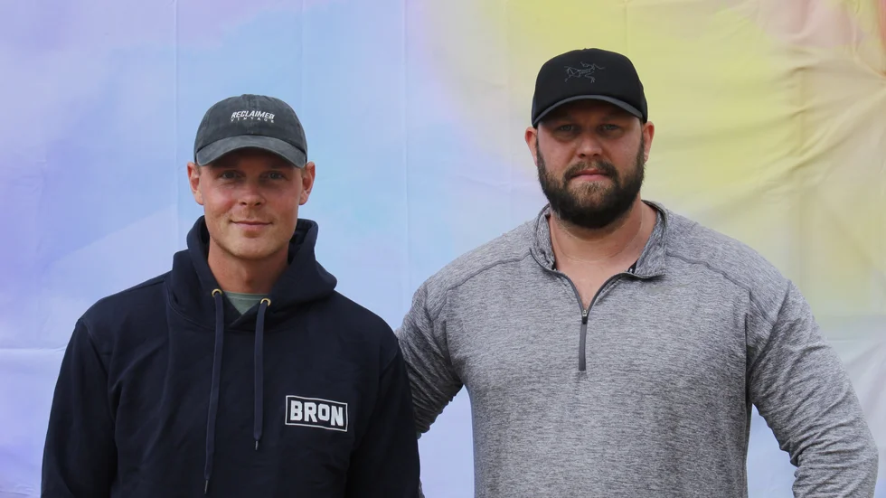 John Widerström (vänster) är med och arrangerar årets Löga beach party. Johan Andersson (höger) är dock den som har varit med och arrangerat festivalen längst.
"Han är mer Löga än någon av oss", säger John Widerström