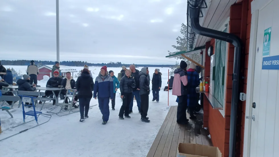 Populära Gråsjälören lockar folk även fast inte vädret är på topp. 