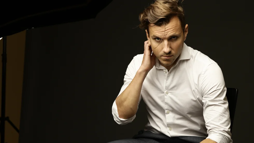 Lukas Birger Larsson från Uppsala spelar rövaren Fröbjörn i Netflix tv-serieversion av "Ronja Röverdotter".