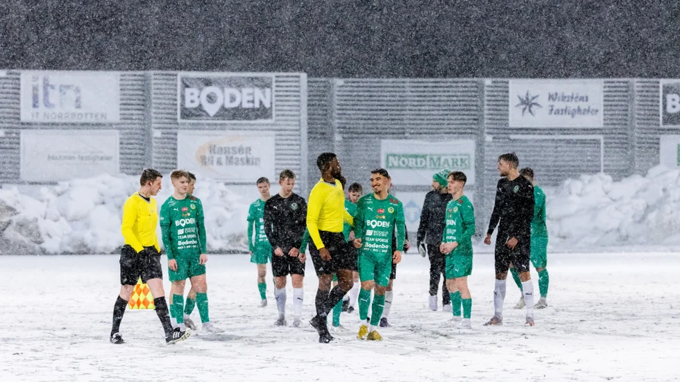 Matchen mellan Bodens BK och Gottne IF avbröts på grund av det kraftiga snöovädret.