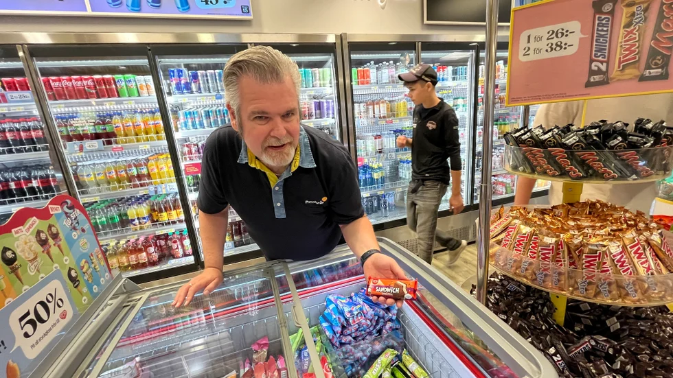 Fredrik Bondesson, köpman på Pressbyrån, konstaterar att Eskilstunabornas kärlek till GB Sandwich är fortsatt ohotad.