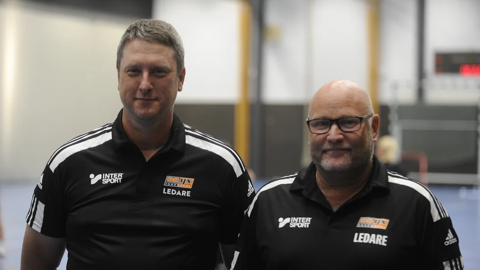 Daniel Carlsson (till vänster) och Jonas Linder när de tog över Onyx damlag inför den förra säsongen. Nu har Daniel fått sparken.
