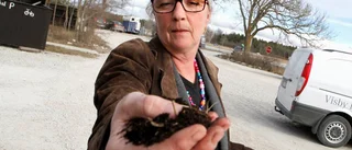 Tina-Marie Qwiberg gräver där hon står