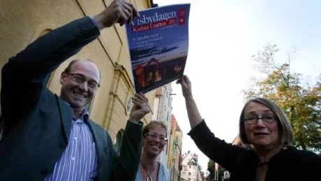 Visbydagen. Ludwig Balassa, Ann-Caroline Berglund och Gun Westholm sitter i styrgruppen för Visbydagen. De är glada över att engagerat sig den numera etablerade kulturhändelsen i Visby. FOTO: HENRIK RADHE