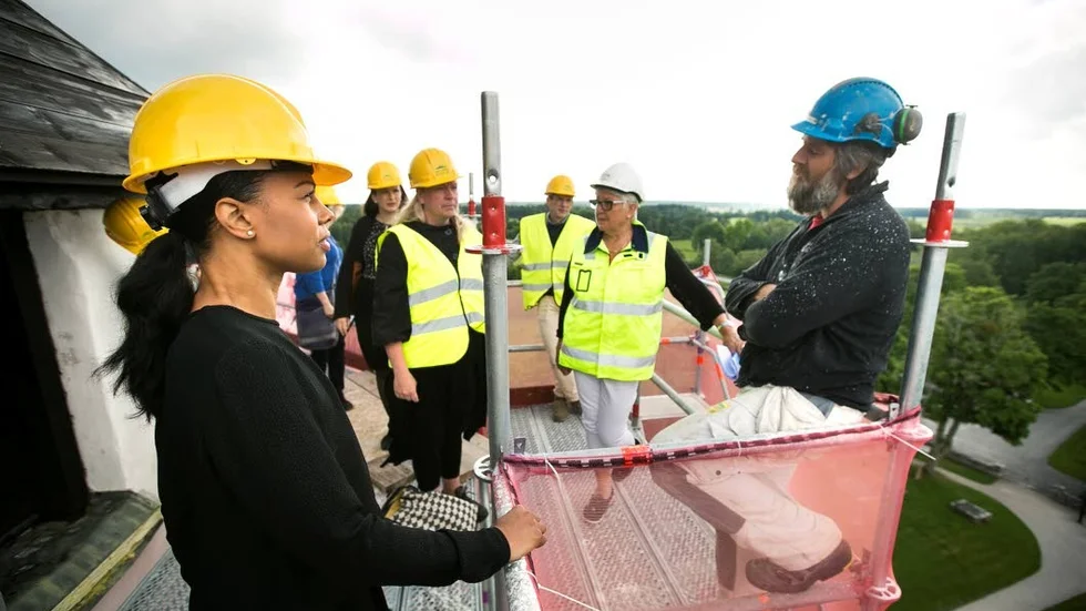 Kultur- och demokratiministern Alice Bah Kuhnke och Mats Larsson från Gotlandsbyggen.