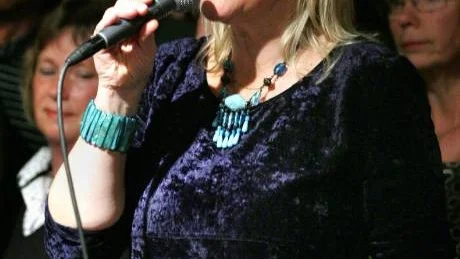 Gertrud Jakobsson sjöng.
