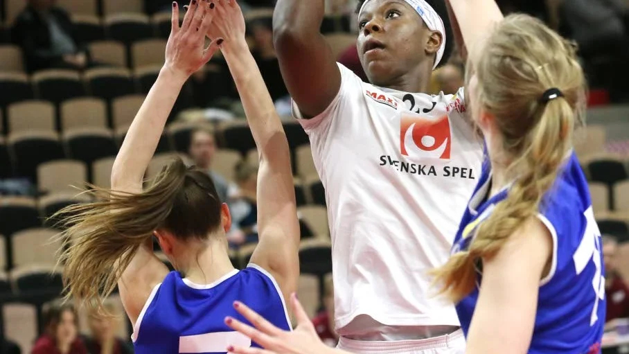 Samarie Walker blev som så många gånger tidigare den här säsongen Visby Ladies bästa poängplockare.