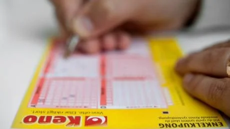 STOCKHOLM 20100927
Svenska spel. En person tippar Keno. 
Foto: Jessica Gow / SCANPIX / Kod 10170