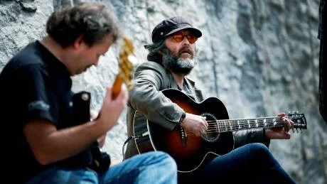 Örjan Klintberg kommer att spela bas i föreställningens orkester, och det är Peder af Ugglas som spelar gitarr och som skapat musiken.