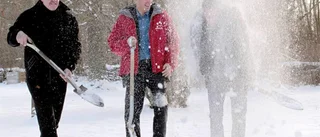 Spaden i snön för fiber på Storsudret