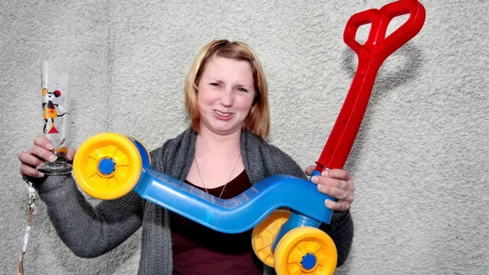 Köp. Martina Pettersson hittade en sparkcykel på loppisen i Follingbo.