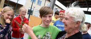 Öns äldre lärare vägrar att gå hem