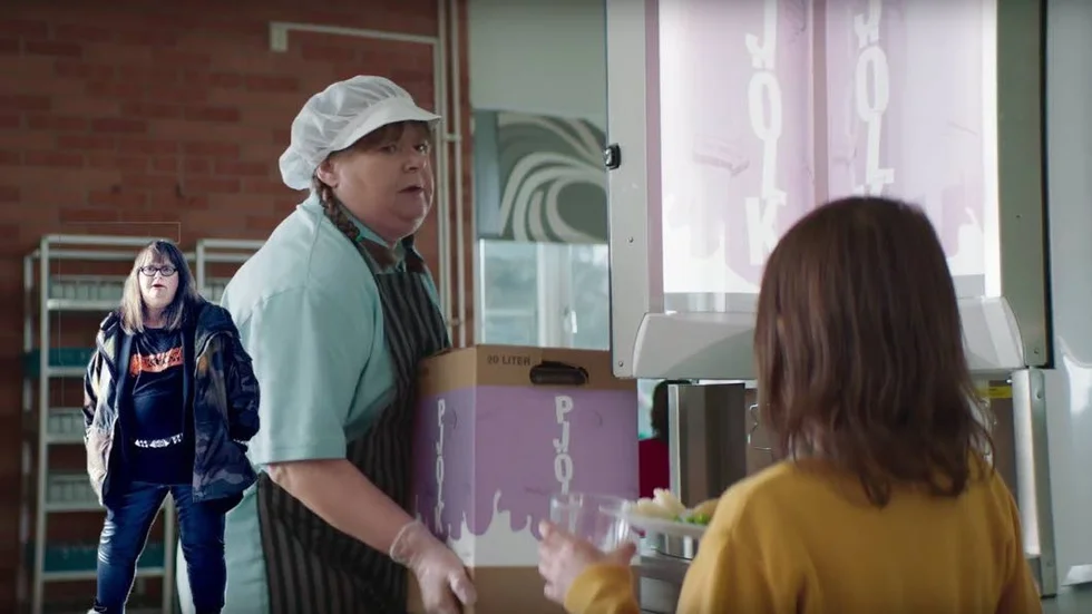 Arlas reklamfilm om Pjölk i skolan, Anita Ahlström som mattant.