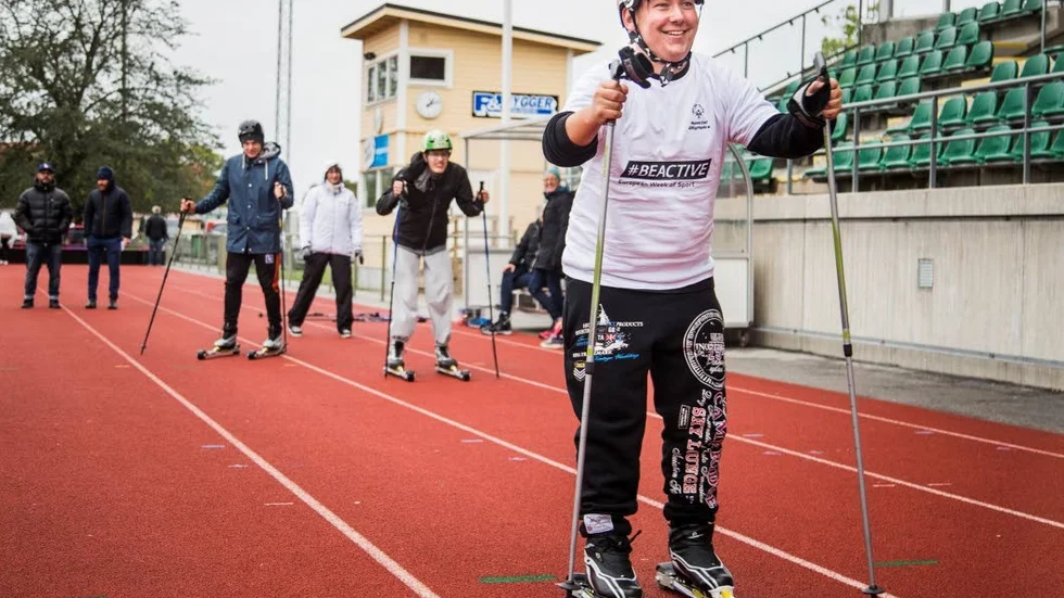 Adam Hansson stortrivdes på rullskidorna.