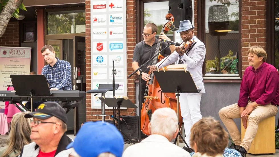 Gotlandsmusikens Jazzgrupp stod för underhållning.