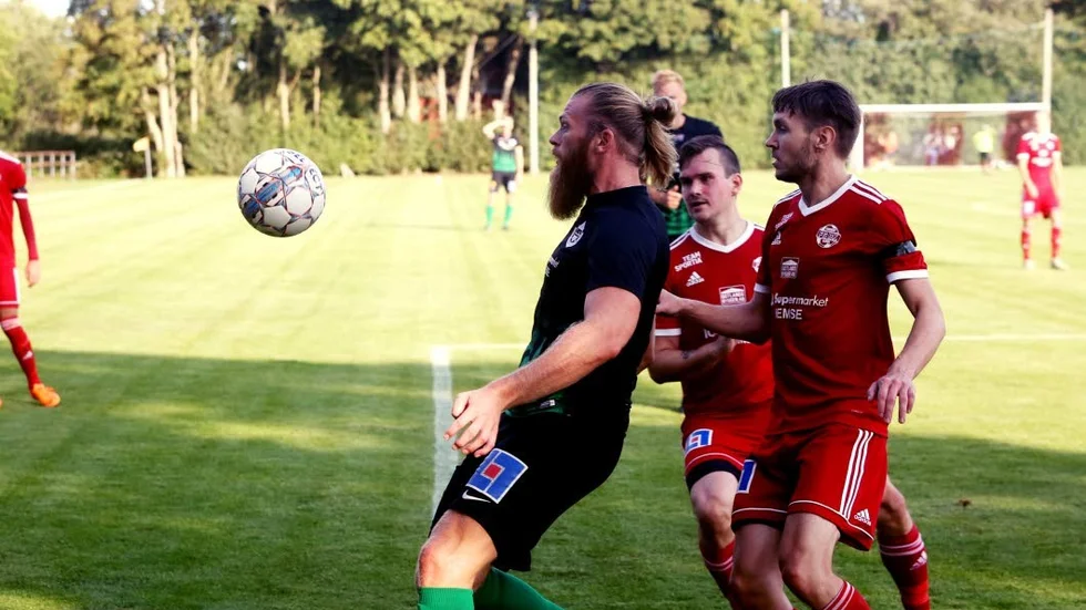 Levides Christian Zachrisson i duell med Sebastian Pettersson och Kenneth Budin.