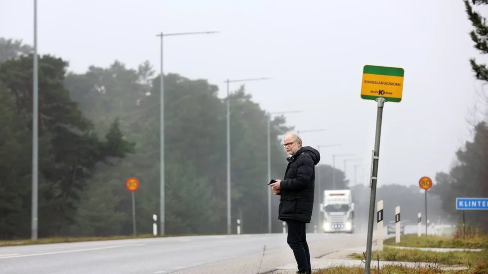 Stomlinjerna med sina hållplatser är gårdagens lösning. Med smart teknik kan linjetrafiken kopplas ihop med anropsstyrd trafik, sjukresor, färdtjänst, skolbussar och annat. Peter Håkansson och hans företag Fripero arbetar med sådana lösningar.
