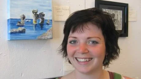 Lena Andersson från Alingsås redovisar sin förälskelse i Gotland genom raukar och ruiner i tusch och akryl. foto: bengt valentinsson