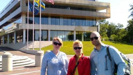 Lina Ahtola, projektledare Riksutställningar, Helene Larsson, Historiska Museet och Samir Alj Fält vid House of Sweden.  foto: Stefan Johansson