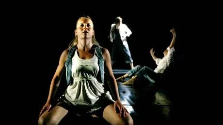 DANSARE. Elin Hermansson dansar tillsammans med Nathalie Hillman och Karla Bùcaro i en koreografi av Camilla "Pillan" Schmidt.