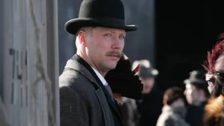 Mikael Persbrandt i "Maria Larssons eviga ögonblick" tävlar mot "De ofrivilliga" och "Låt den rätte komma in" i ett ovanligt rafflande triangeldrama under årets Filmgala.                                             Foto: Nille Leander