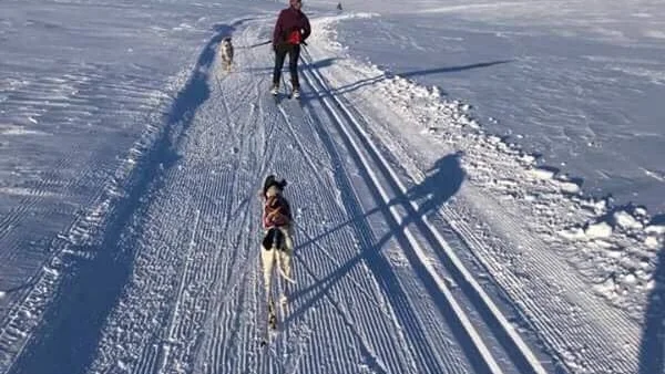 Fortfarande finns några pistade spår men värmen tar dem snart, tror Magdalena Forsman.