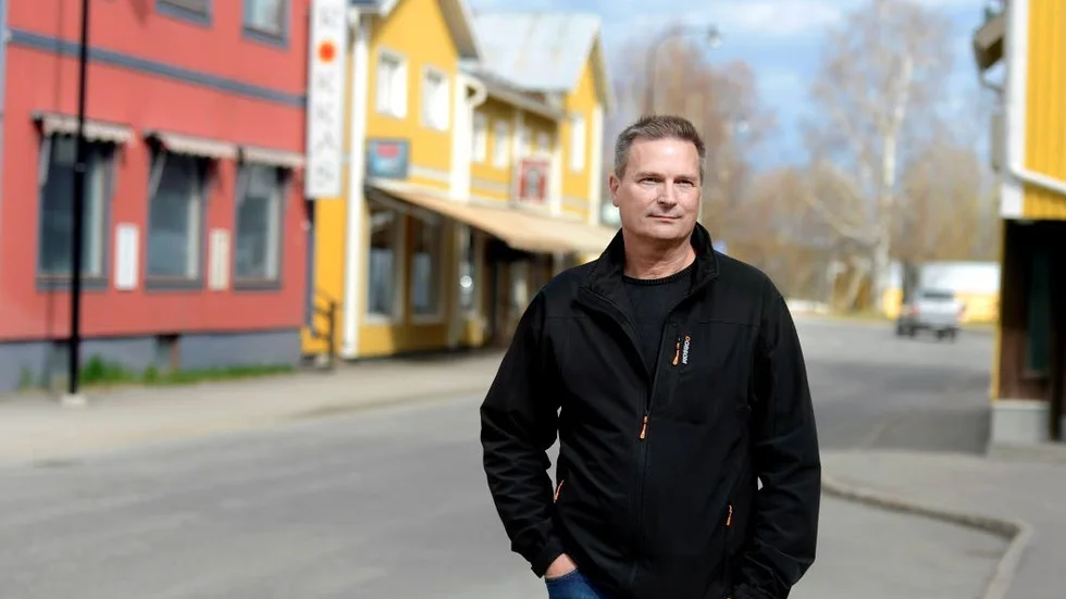 SPLITTRING. I en annons tar moderaterna i Överkalix starkt avstånd från den egna alliansens politik. ”Det vi vet är att vi kommer att gå till val själva”, säger ordförande Peter Larsson (M).
