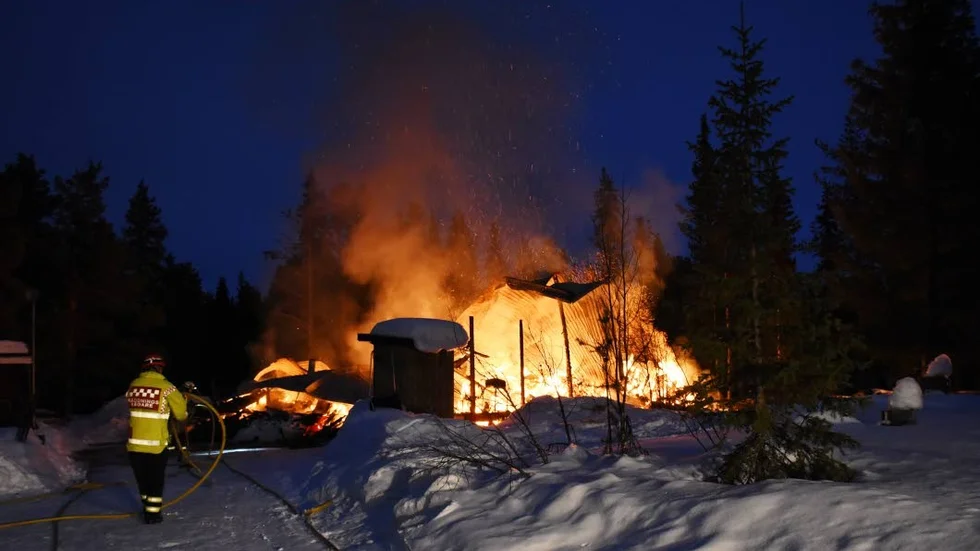 ÖVERTÄNT. Villan i Poikijärvi var övertänd redan när räddningstjänsten kom till platsen och gick inte att rädda.