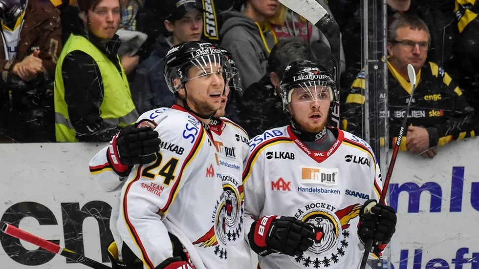 Seger. Johan Harju och Robin Kovacs jublar efter 1–1-kvitteringen.